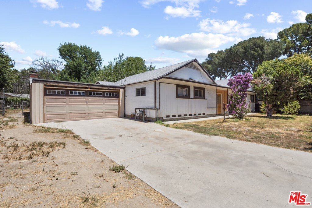 Property Photo:  19119 Ingomar Street  CA 91335 