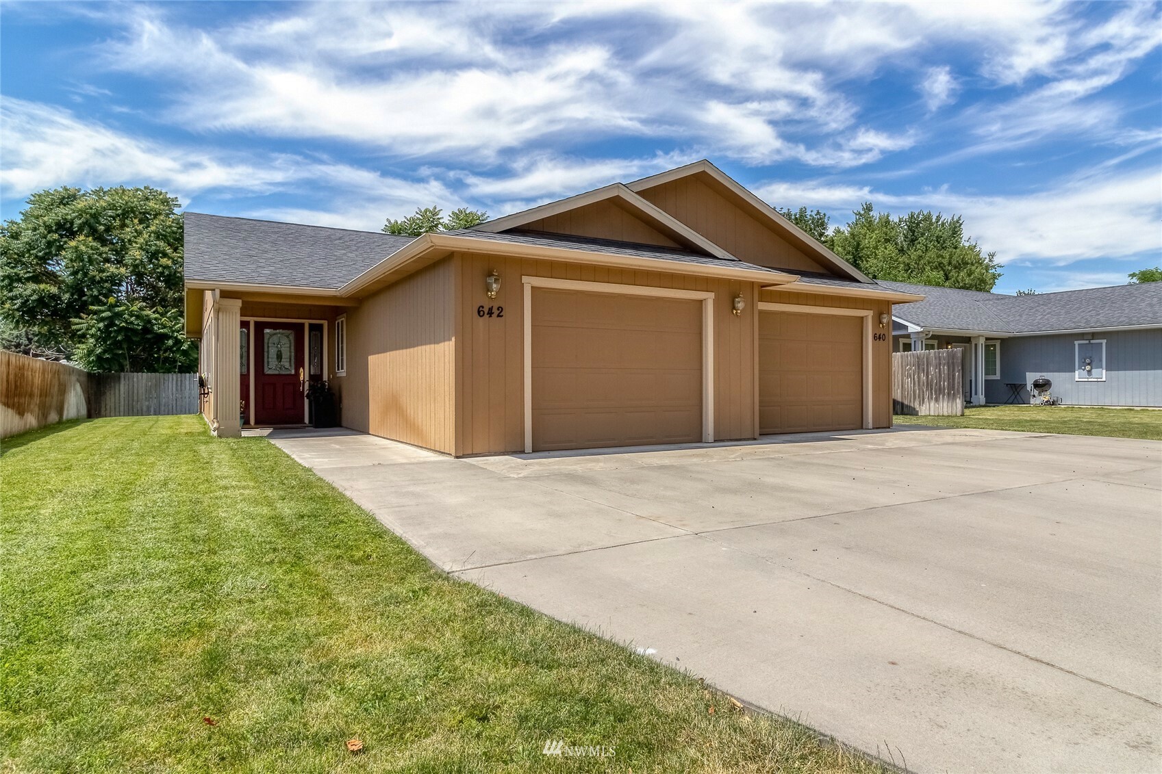 Property Photo:  640 642 SW Bade Avenue  WA 99324 