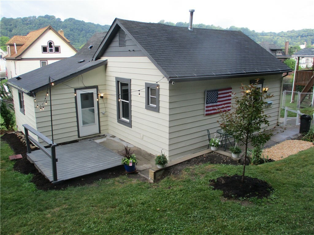 Property Photo:  618 8th Ave.  PA 15066 