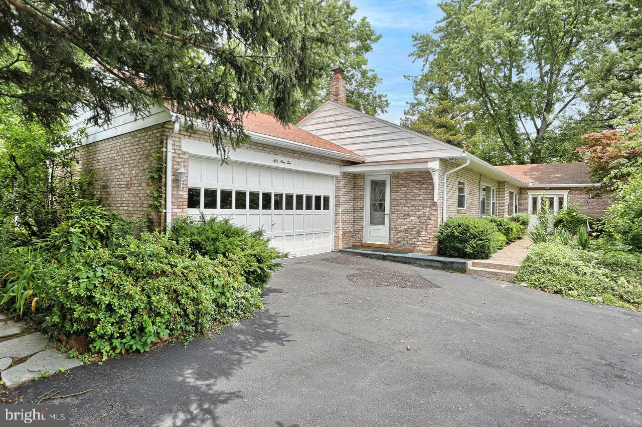 Property Photo: 5910 Fox Street PA 17112