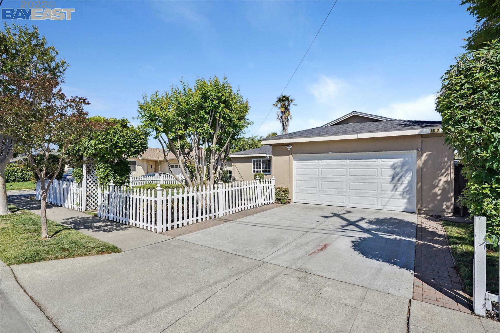 Property Photo: 6913 Rochelle Ave CA 94560