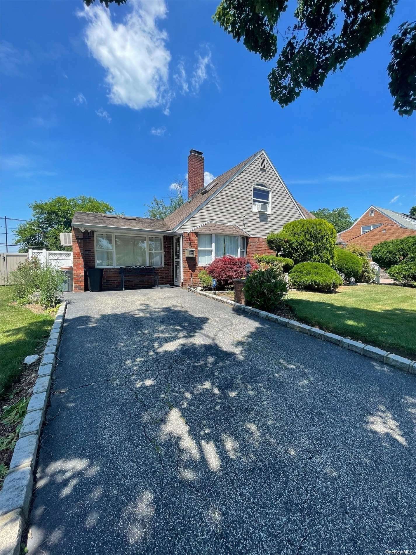 Property Photo:  6 Belfry Lane  NY 11801 