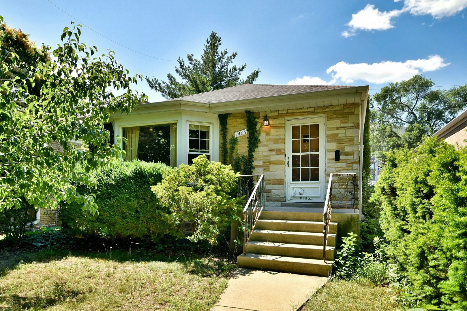 Property Photo:  1406 Dobson Street  IL 60202 