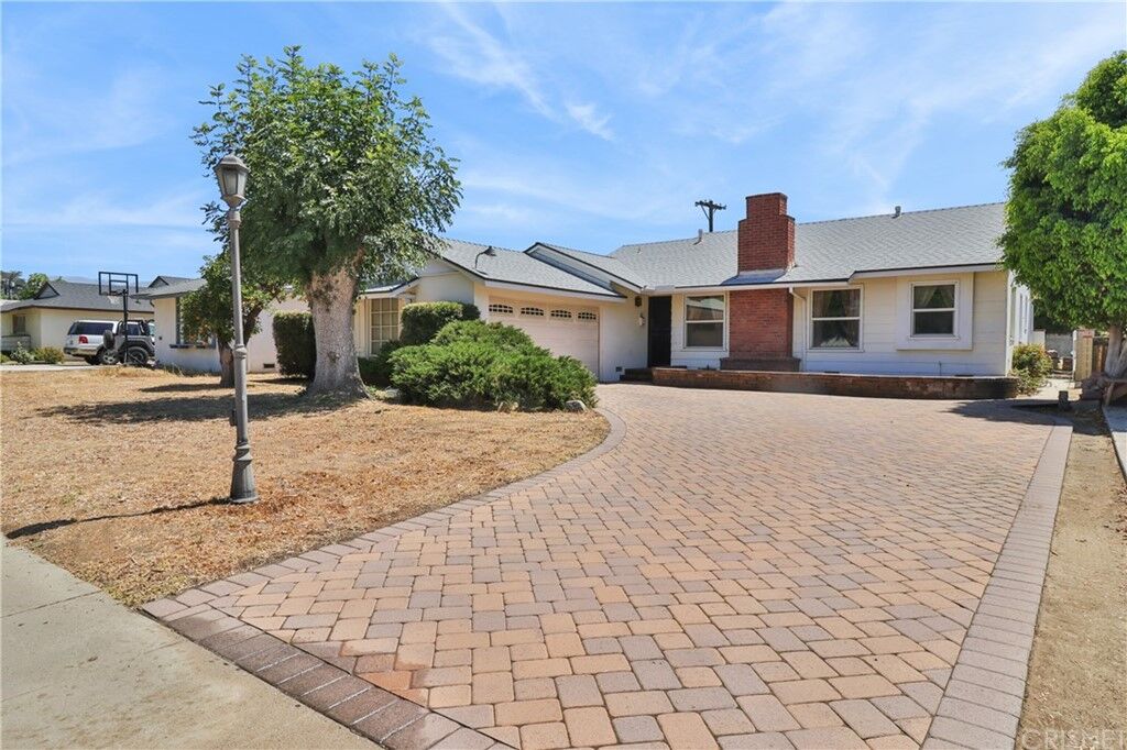 Property Photo: 10430 Memory Park Avenue CA 91345