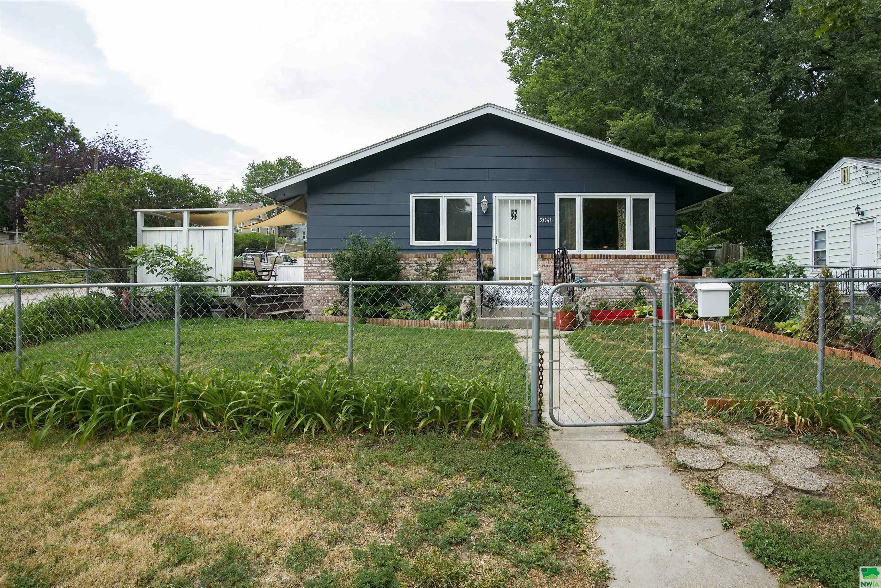 Property Photo:  2041 S Patterson St  IA 51106 