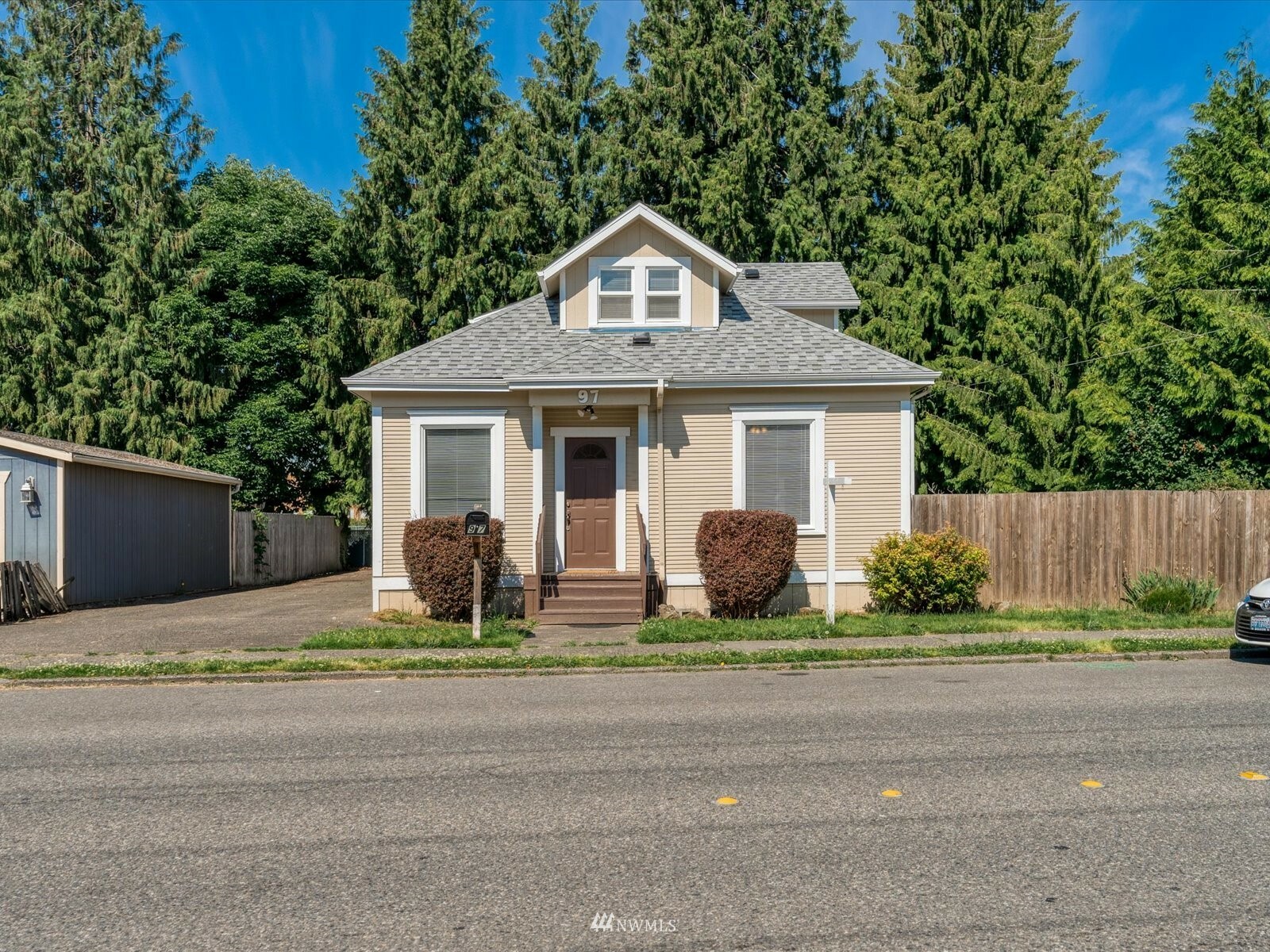 Property Photo:  97 Logan Avenue S  WA 98057 