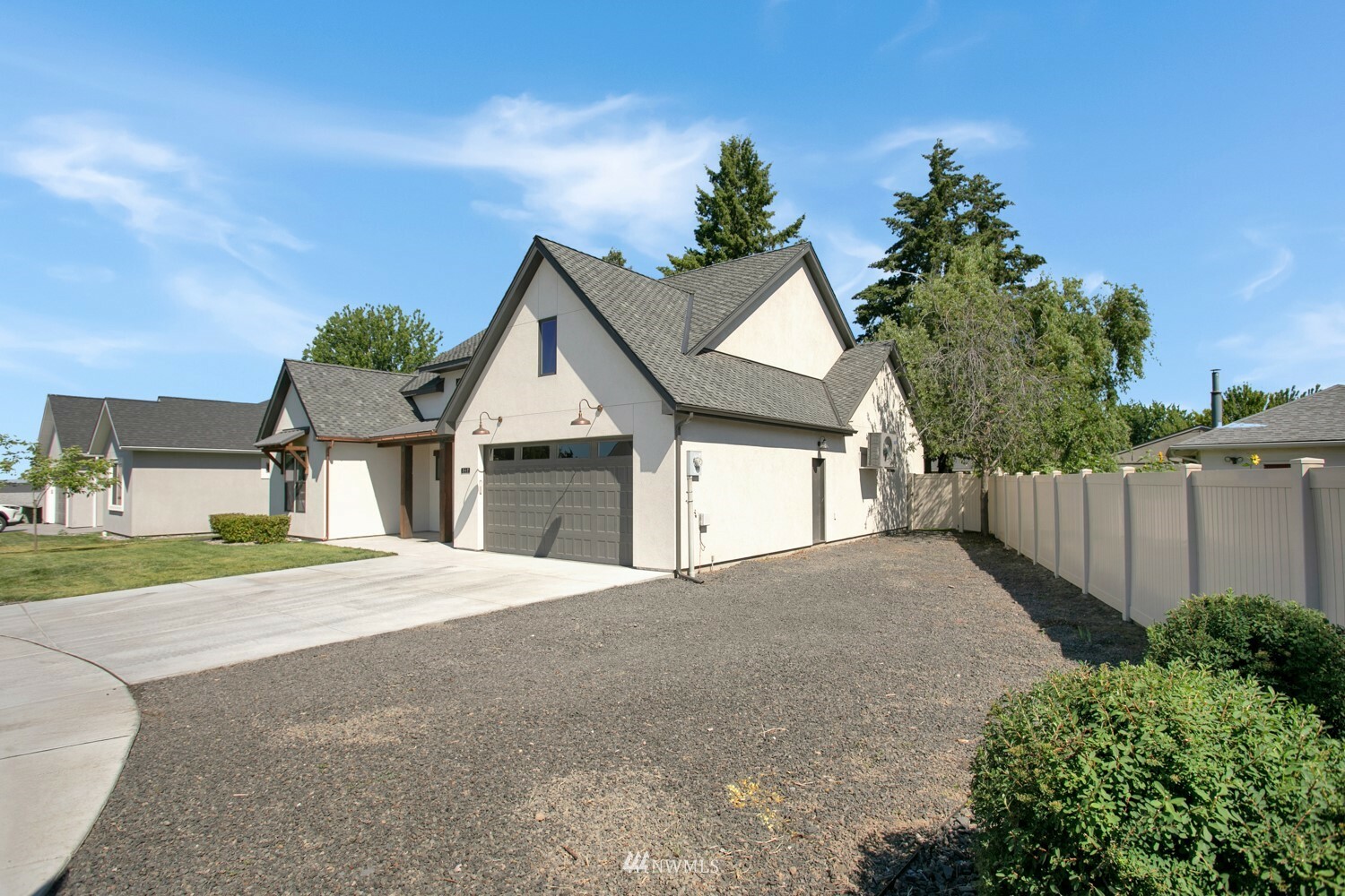 Property Photo: 865 NE Makiah Court WA 99324