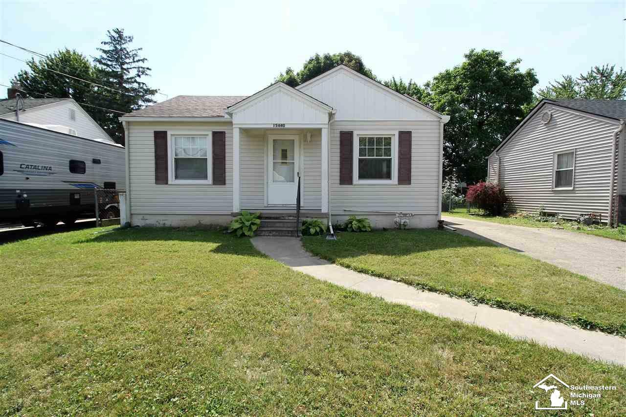 Property Photo:  15440 Parkwood  MI 48161 