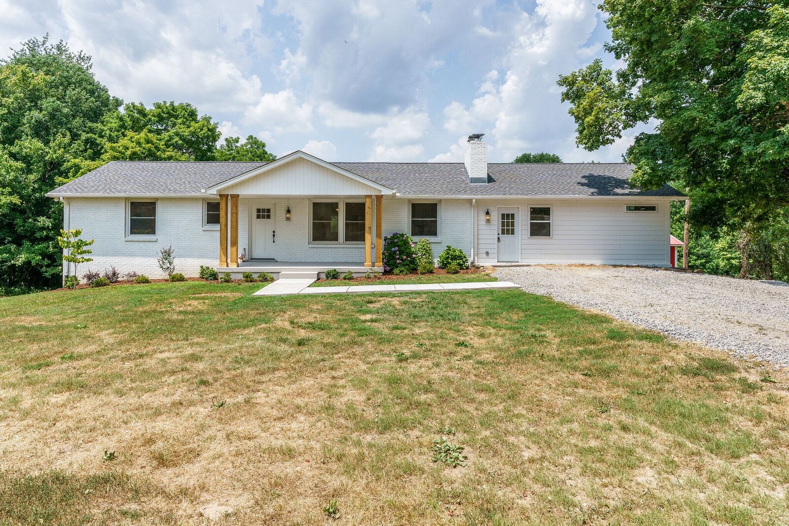 Property Photo: 1165 Saddle Tree Rd TN 37015