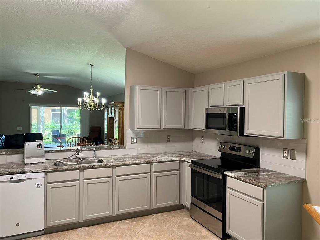 Property Photo:  5102 Gato Del Sol Circle  FL 33544 