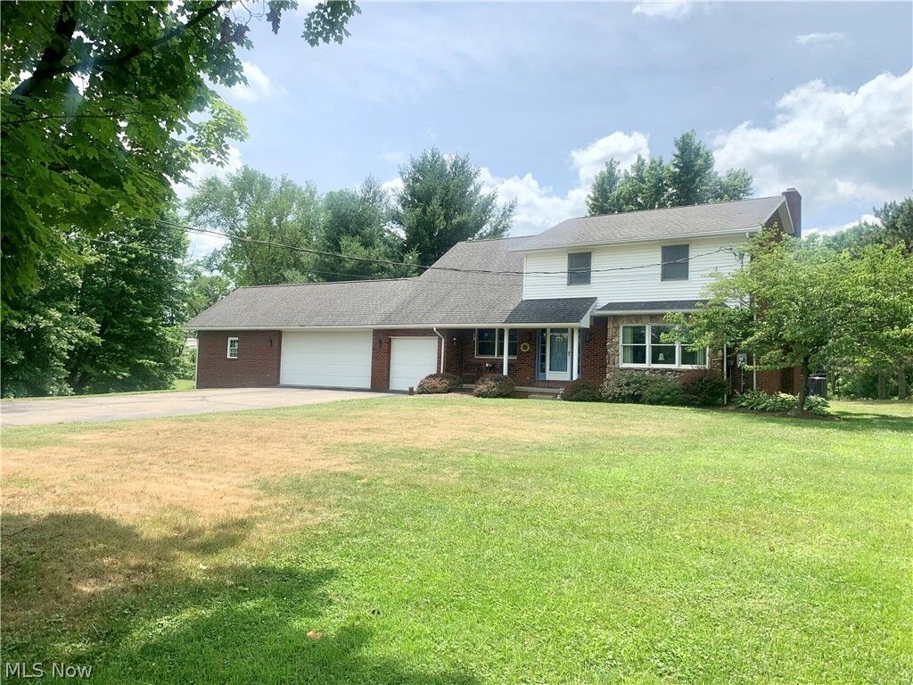 Property Photo:  13284 Barrs Street SW  OH 44647