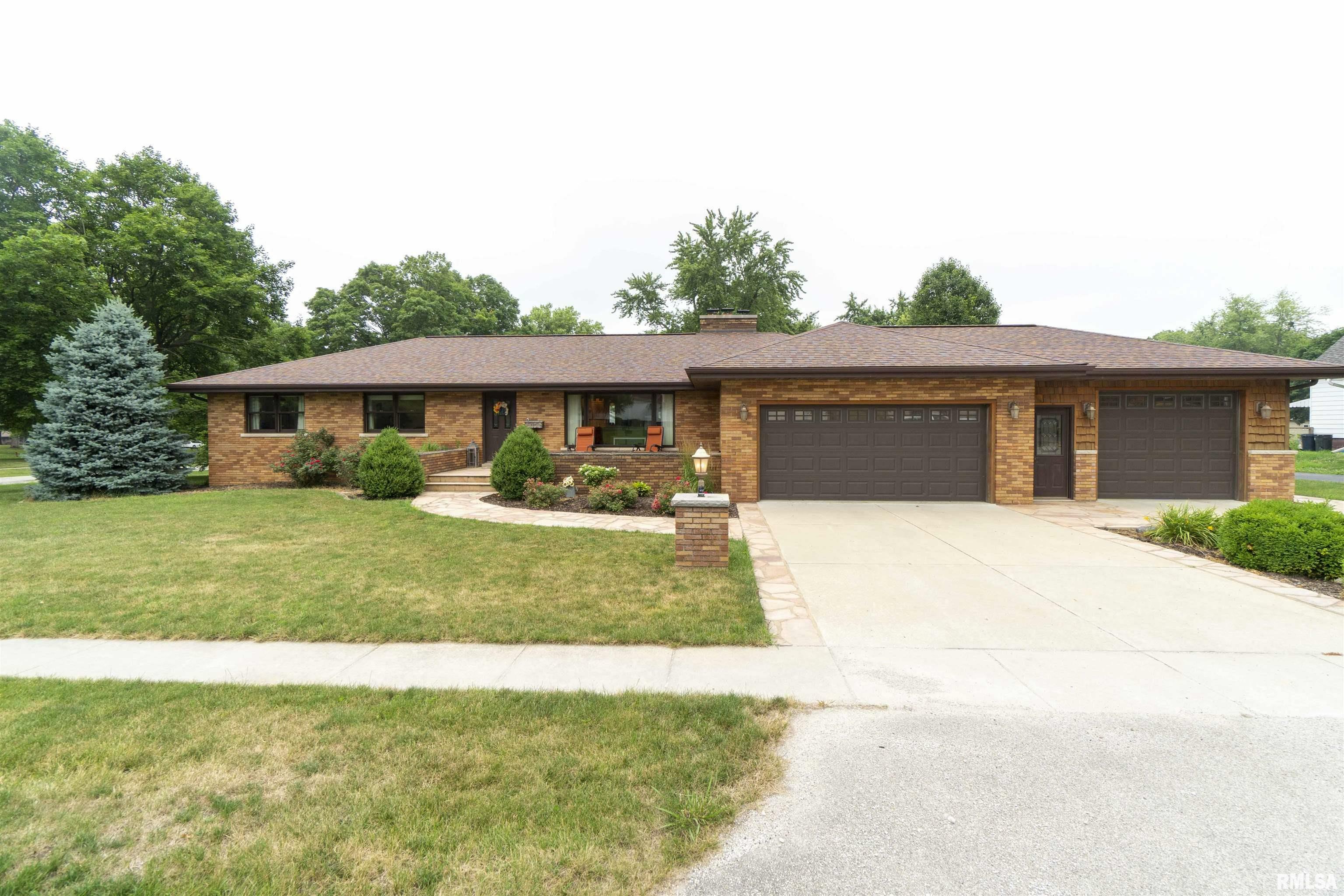 Property Photo:  103 E Park  IL 61733 