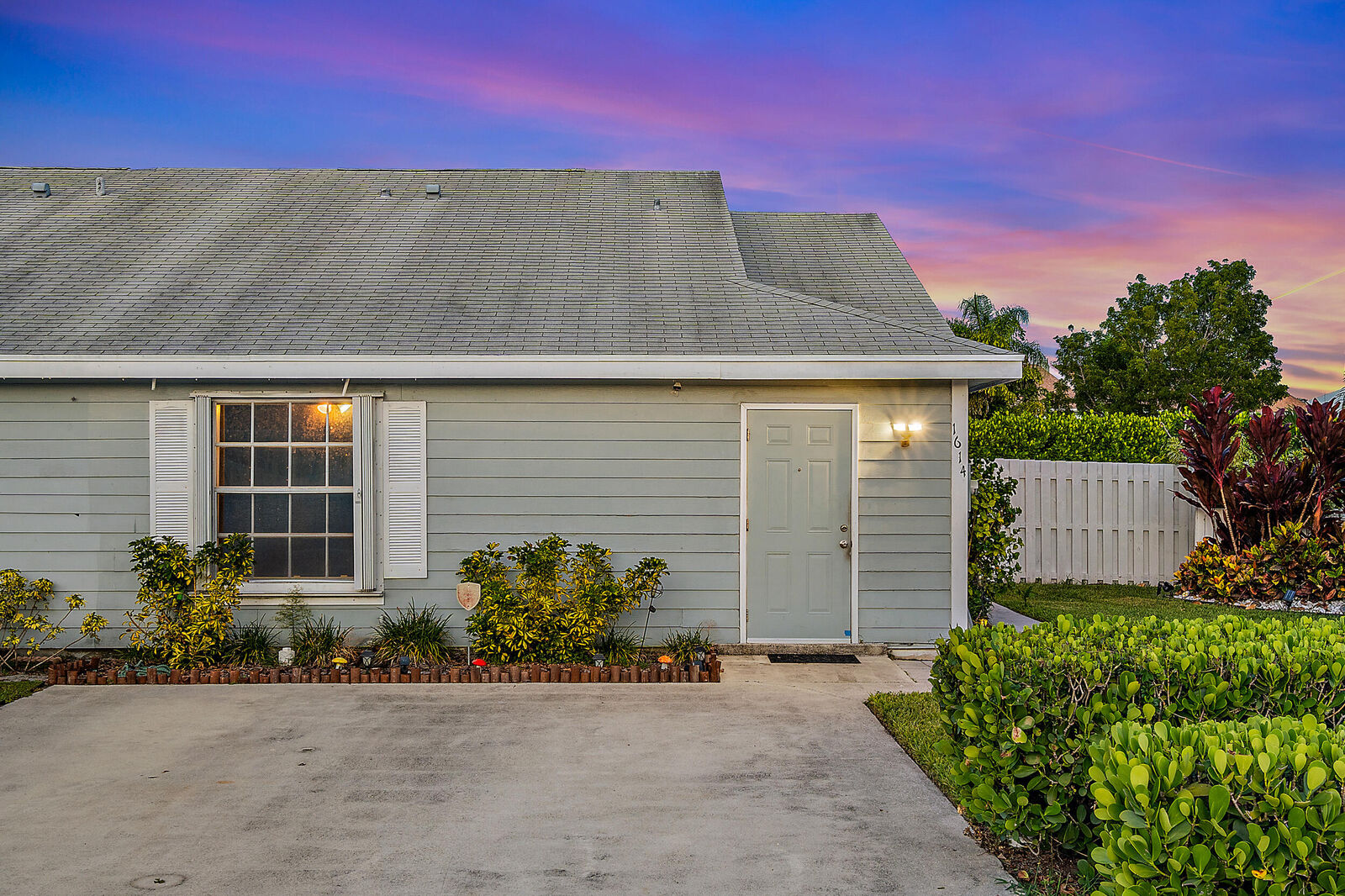 Property Photo: 1614 Royal Forest Court FL 33406