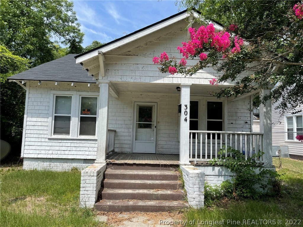 Property Photo:  304 Bryan Street  NC 28305 