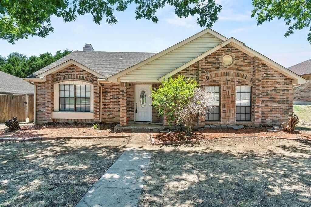 Property Photo: 7 Kean Circle TX 75056