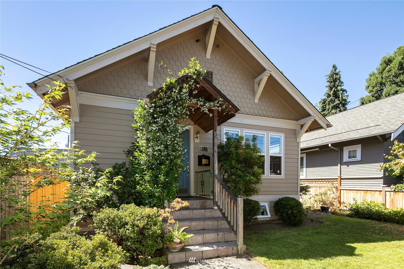 Property Photo:  851 NE 58th Street  WA 98105 