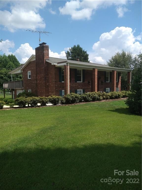 Property Photo:  5452 Startown Road  NC 28658 