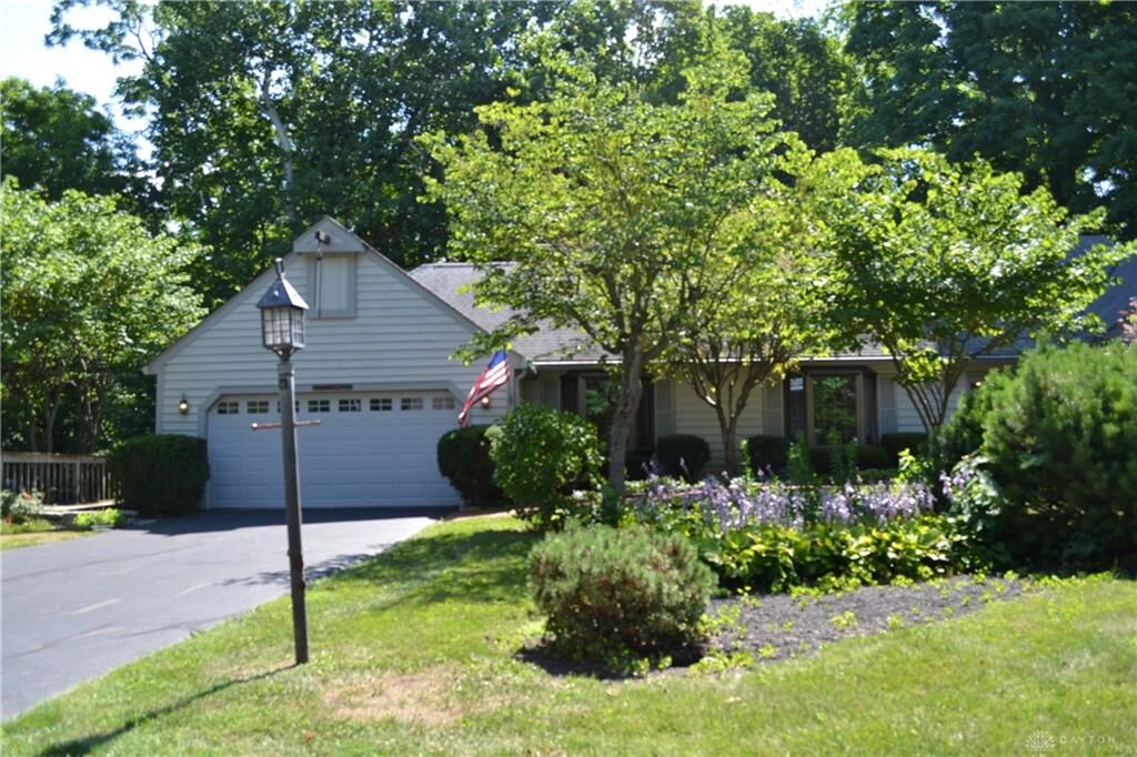 Property Photo: 7838 Braewood Trail OH 45459