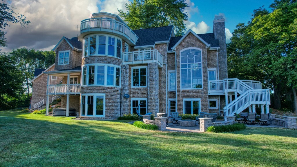 Property Photo: 1898 Harbor Hill Drive IA 50219