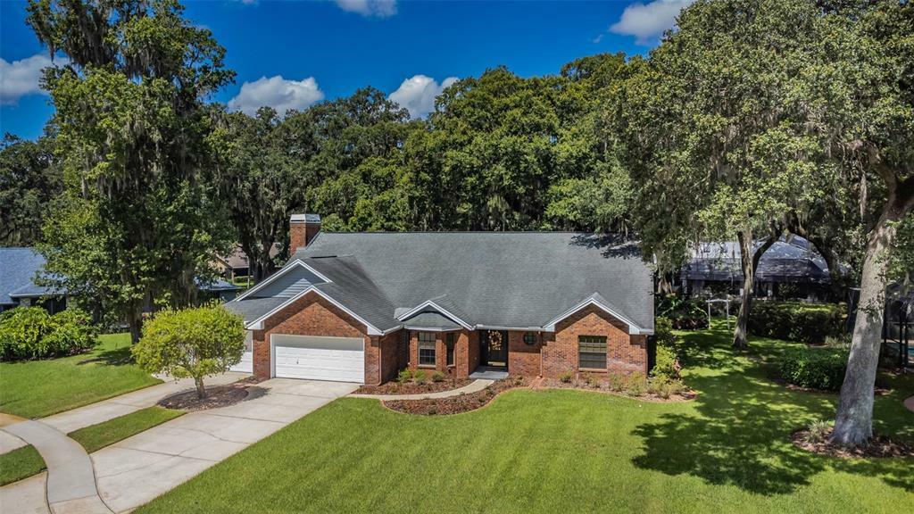 Property Photo:  1104 Deer Run Place  FL 33594 