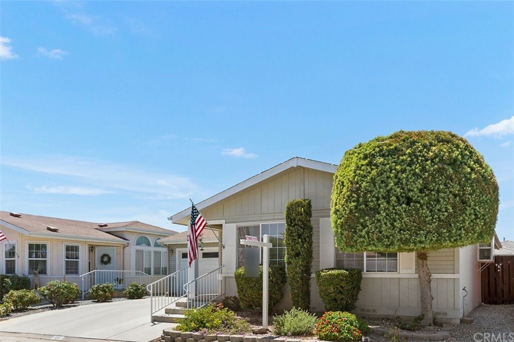 Property Photo:  27250 Murrieta Road 125  CA 92586 