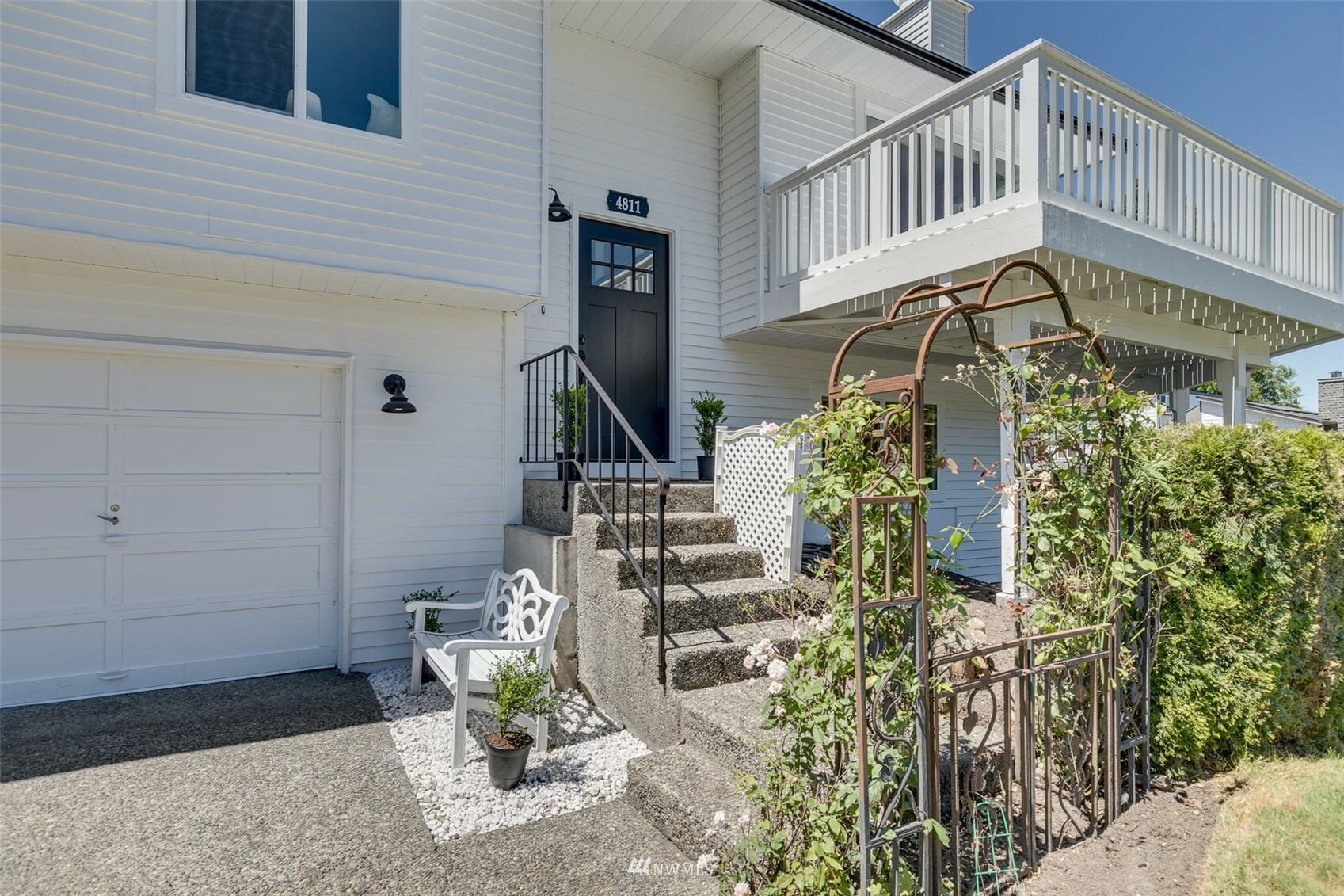 Property Photo:  4811 193rd Place SE  WA 98027 