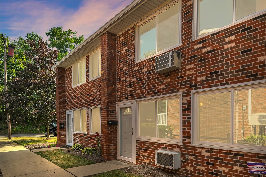 Property Photo: 602 Highland Pines Ct PA 15237