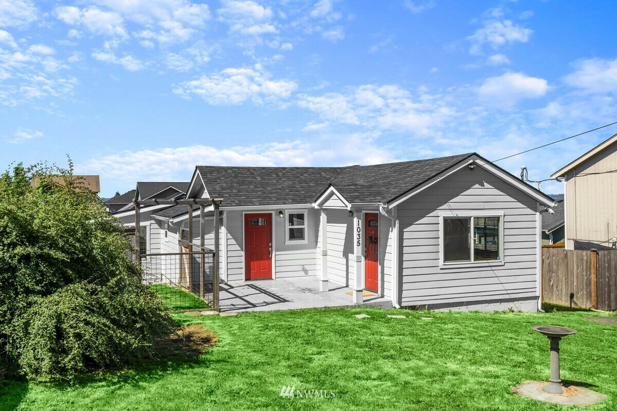 Property Photo:  1035 E 44th Street  WA 98404 