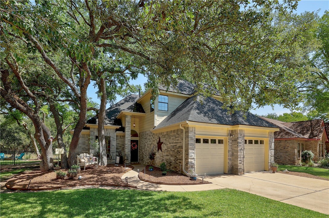Property Photo: 918 Blue Spring Circle TX 78681