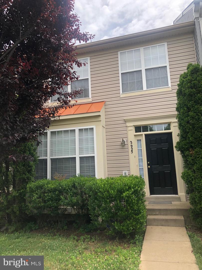 Property Photo:  2925 Rotterdam Loop  VA 22191 
