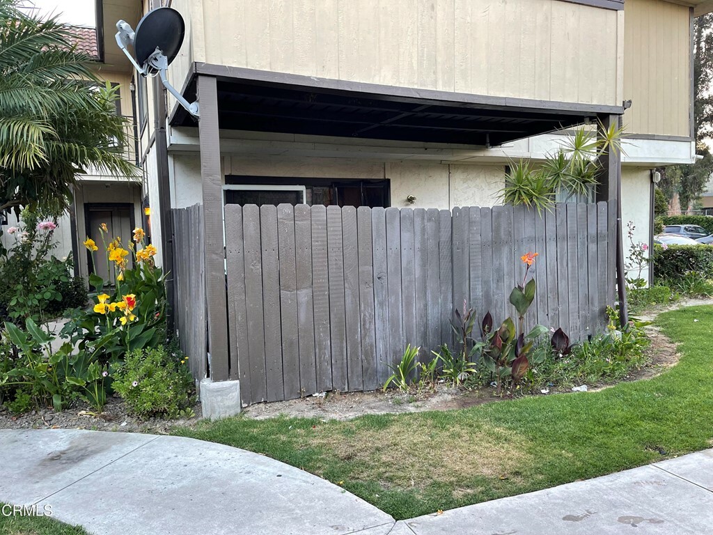 Property Photo:  250 W Santa Barbara Street  CA 93060 