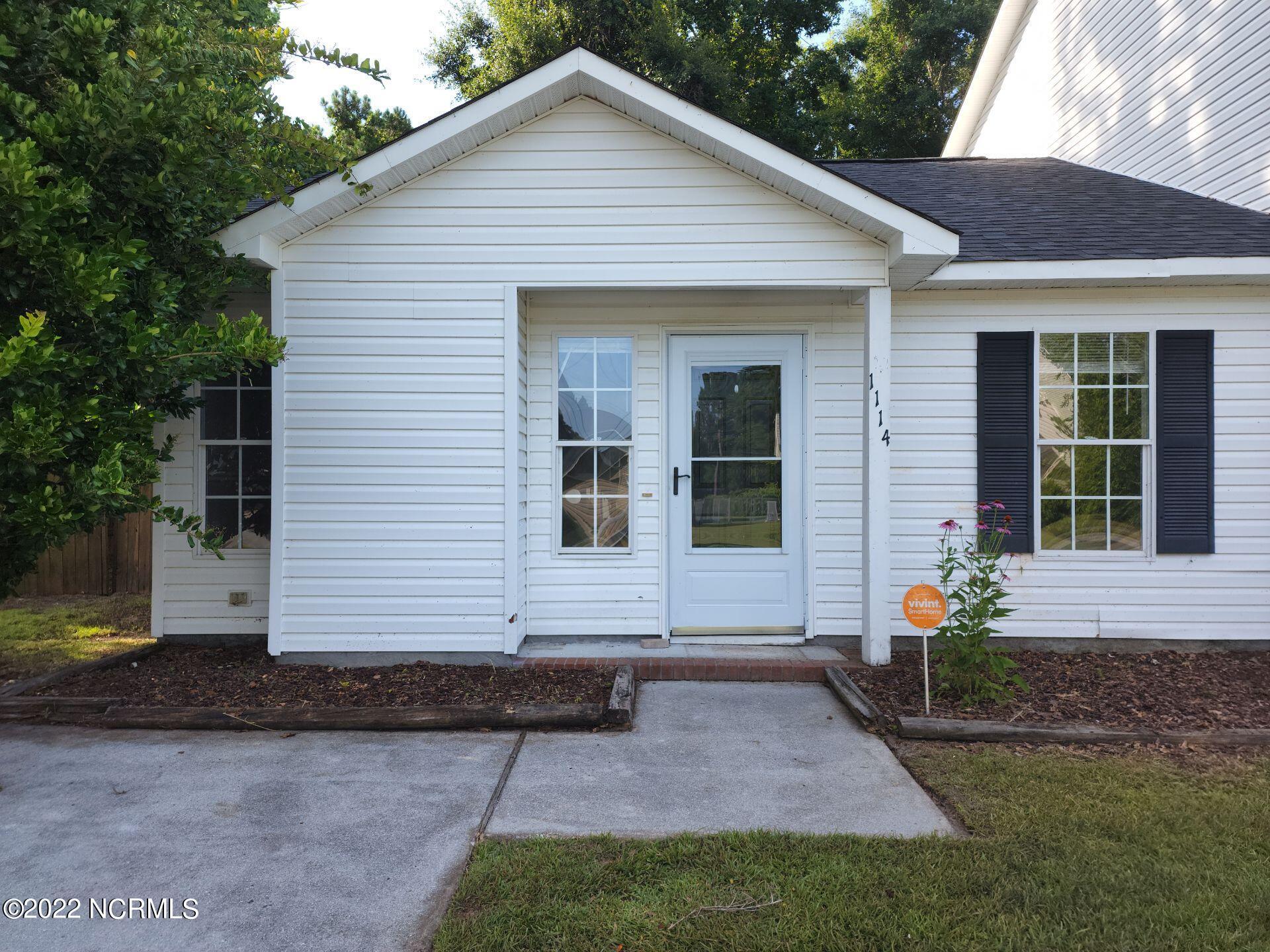 Property Photo:  1114 Pueblo Drive  NC 28546 