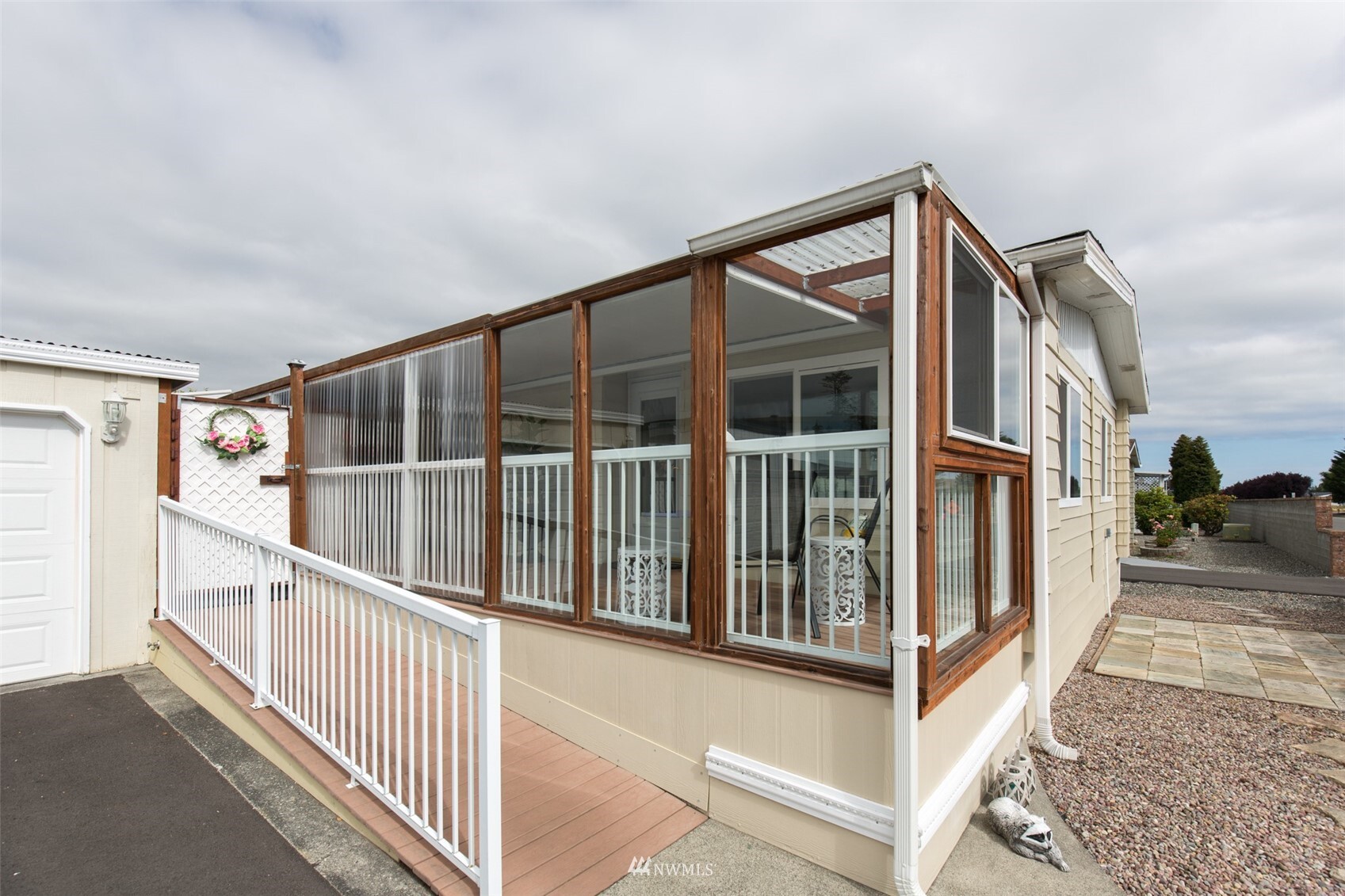 Property Photo: 301 N 7 Avenue 85 WA 98382
