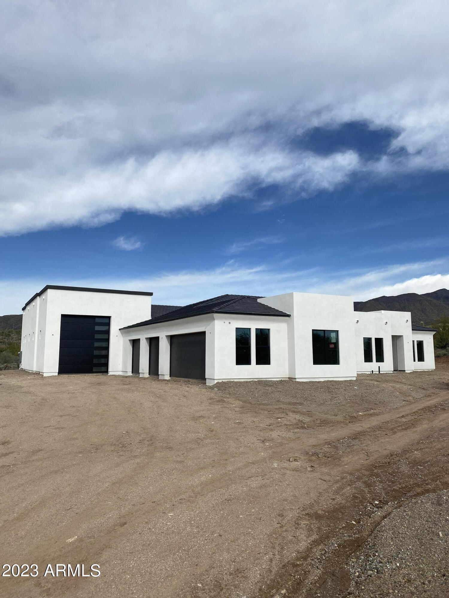 Property Photo: 6501 E Willow Springs Lane N AZ 85331