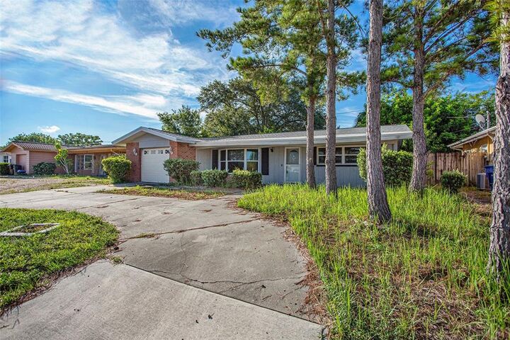 Property Photo:  2121 Greenbriar Boulevard  FL 33763 