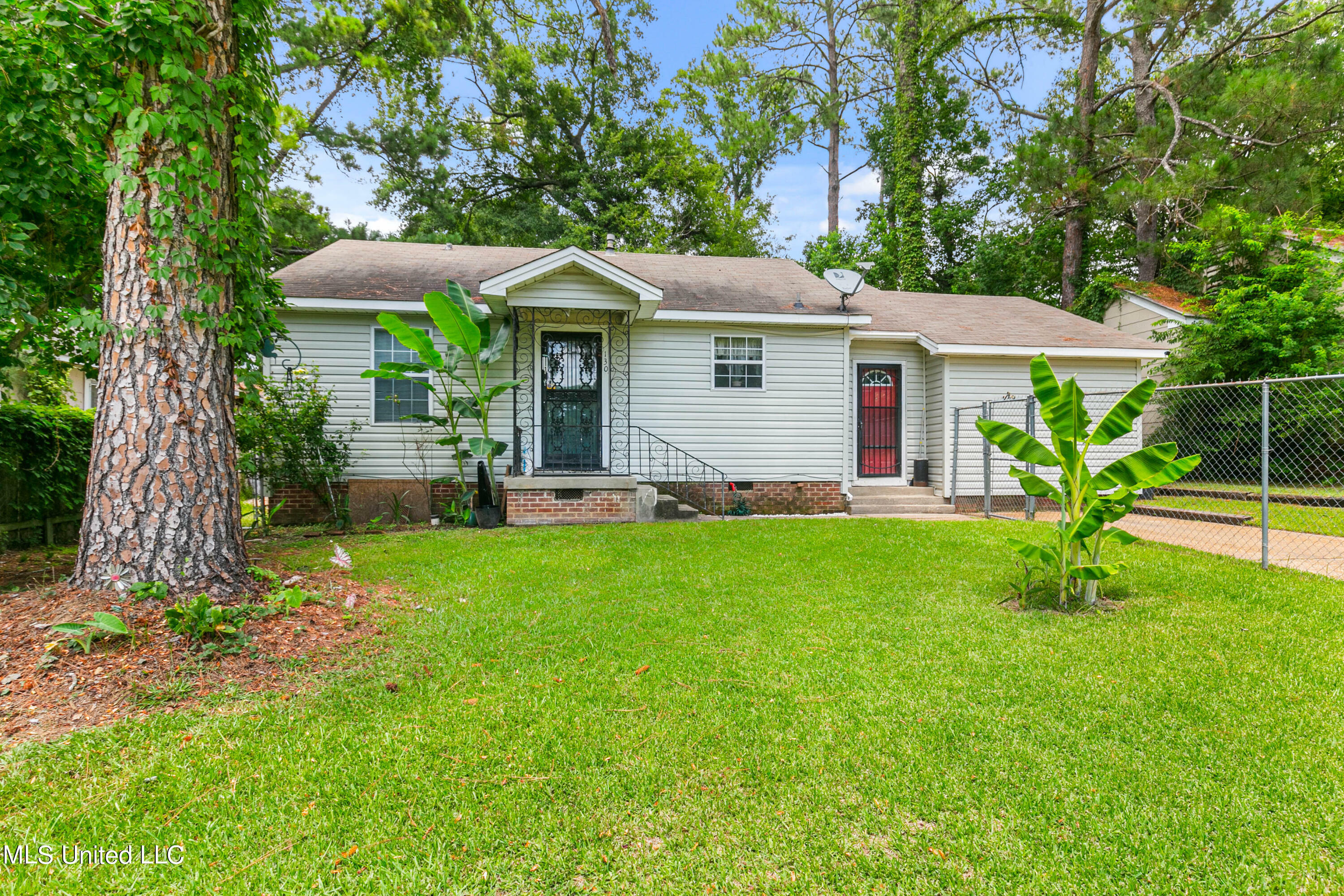 Property Photo:  130 Shadowlawn Drive  MS 39204 