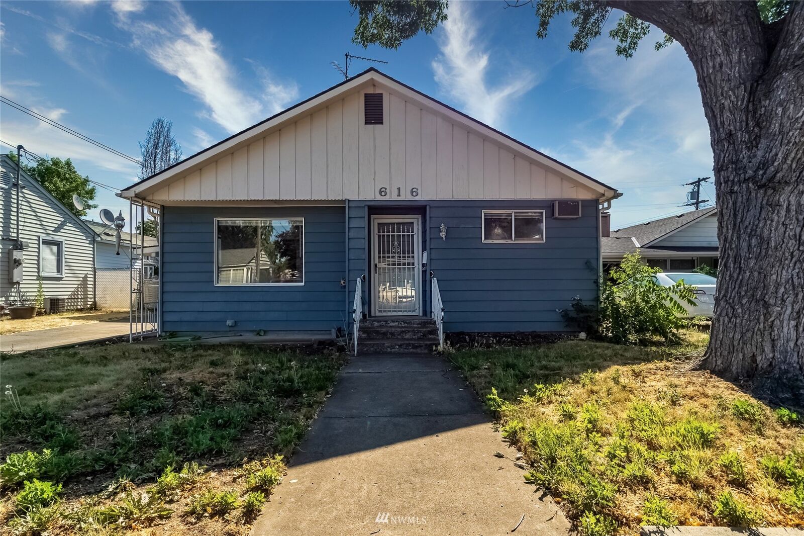 Property Photo: 616 White Street WA 99362