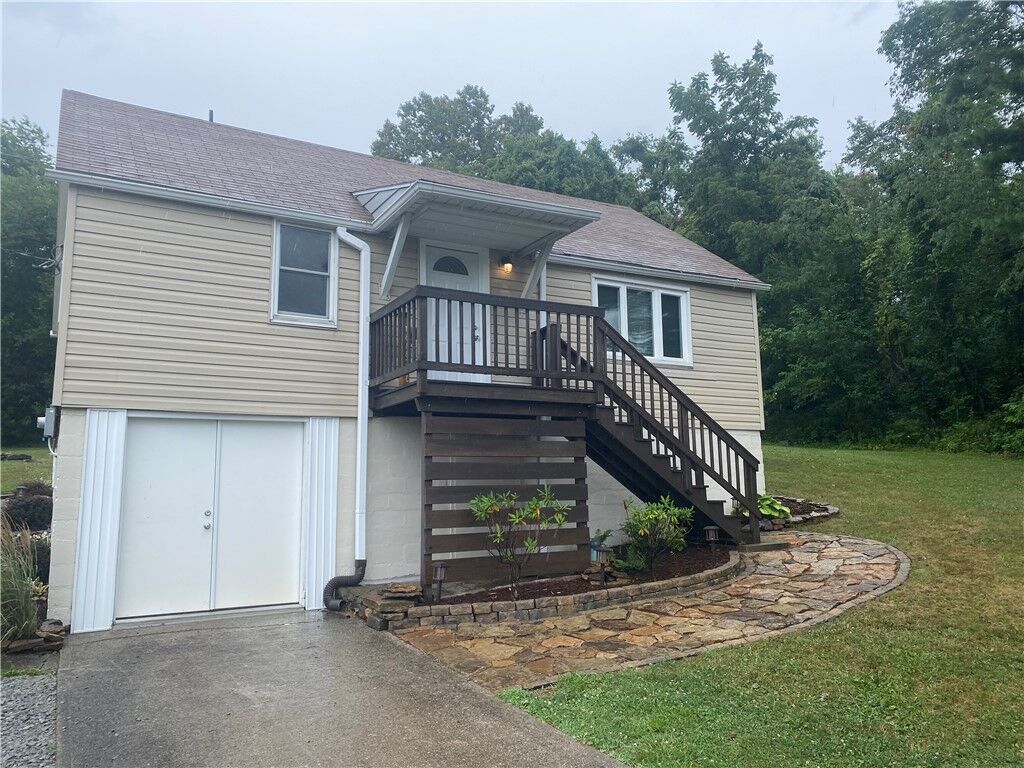 Property Photo: 226 Pine Ridge Rd PA 15456