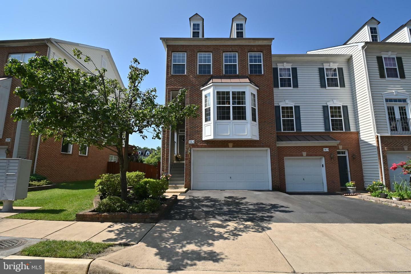 Property Photo:  7813 Locust Leaf Lane  VA 22315 