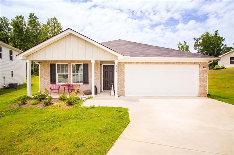 Property Photo:  805 Ali Street  GA 30179 