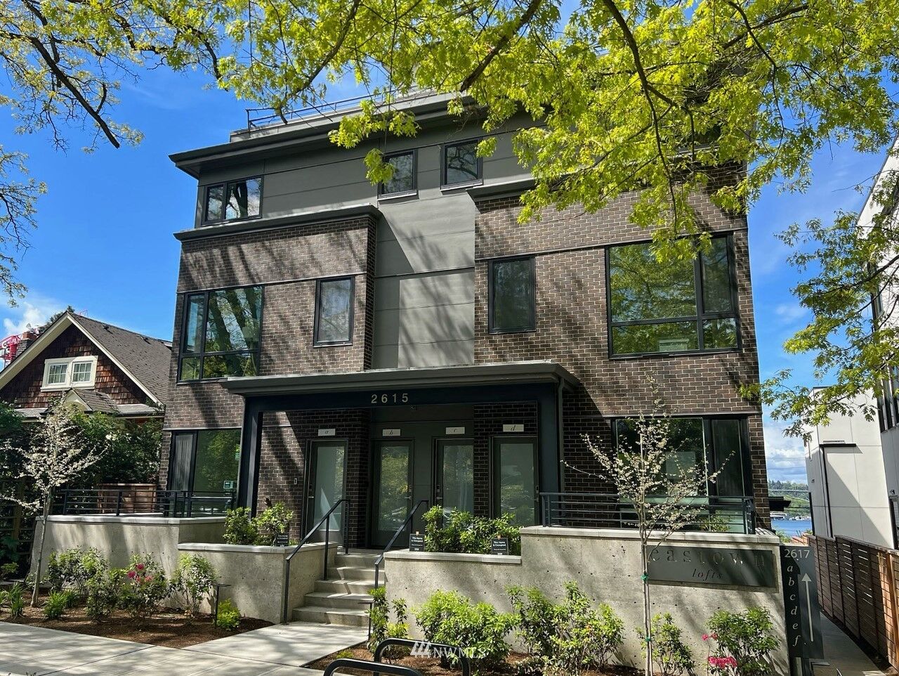 Property Photo:  2615 Franklin Avenue E B  WA 98102 