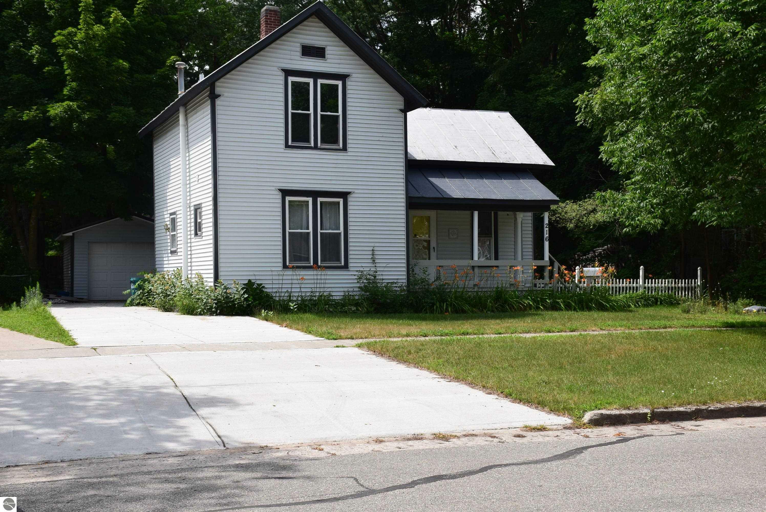 Property Photo:  216 Bennett Avenue  MI 48858 