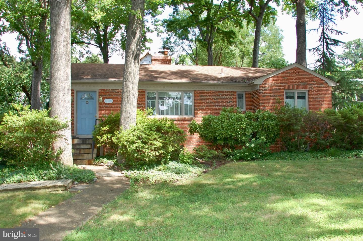 Property Photo: 1103 Trinity Drive VA 22314