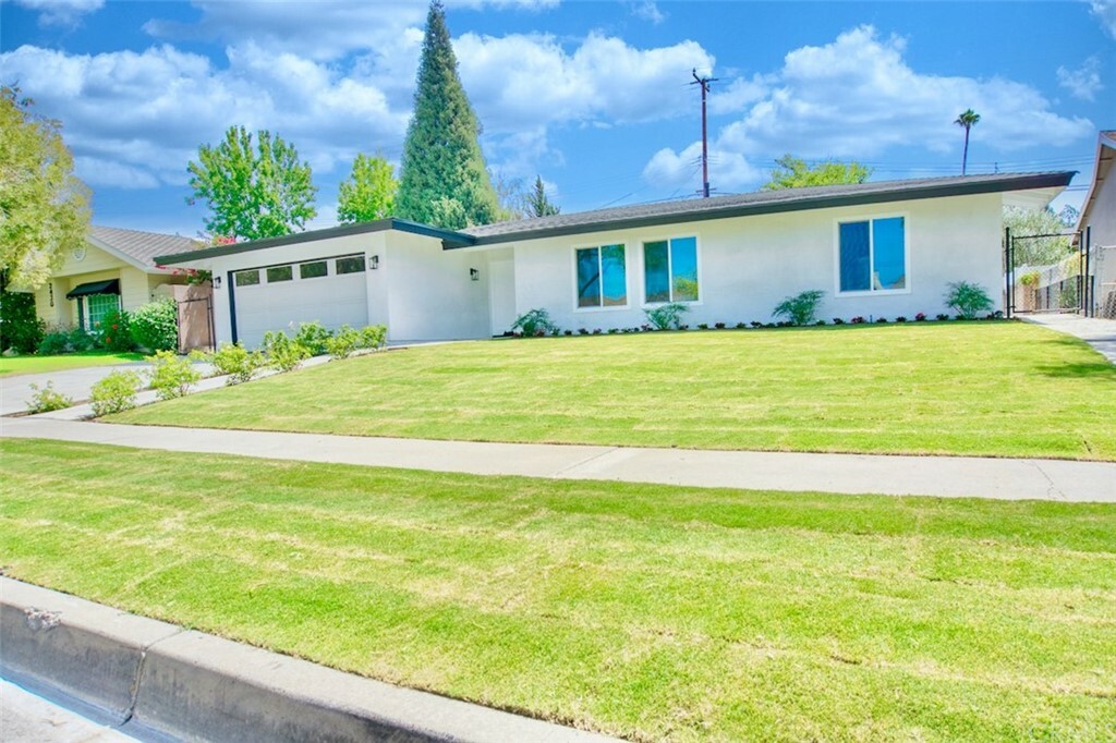 Property Photo: 2424 Hartford Avenue CA 92835