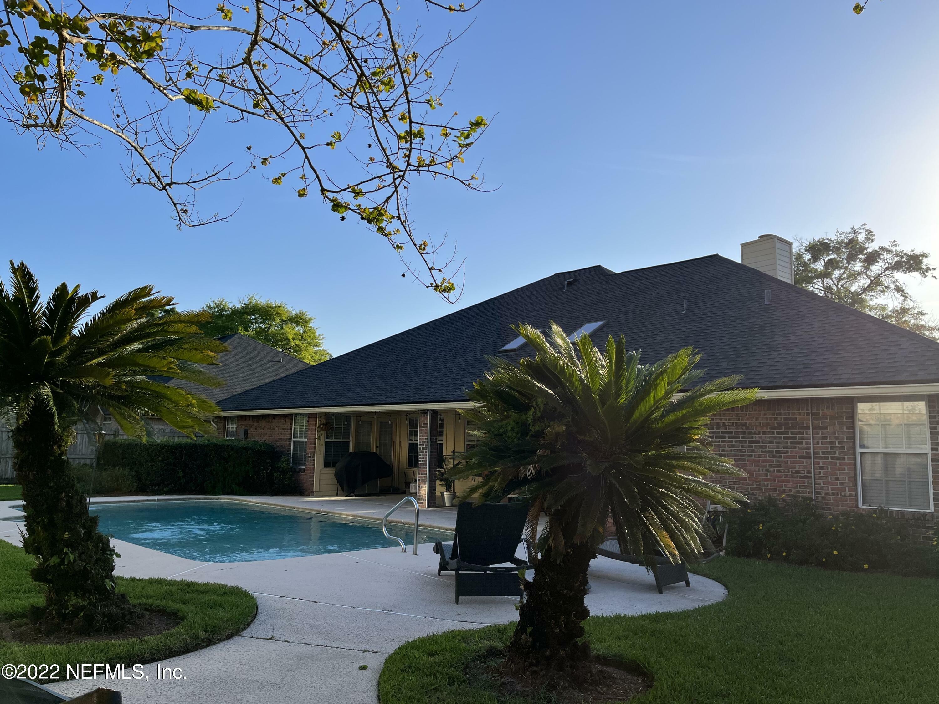 Property Photo:  9203 Jaybird Circle W  FL 32257 