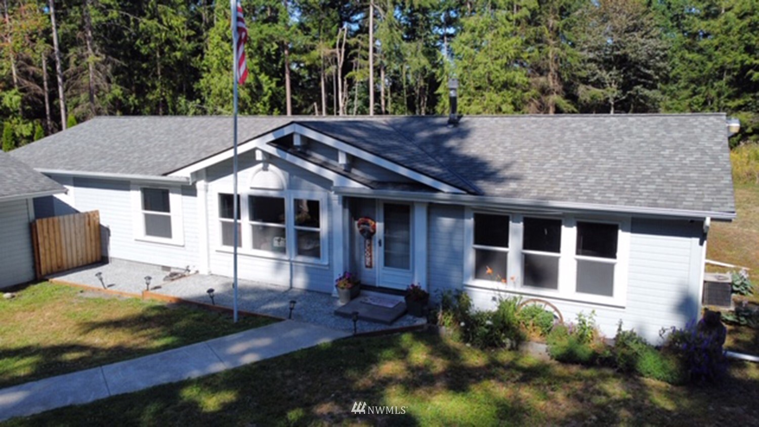 Property Photo: 325 Forest Glen Lane WA 98282