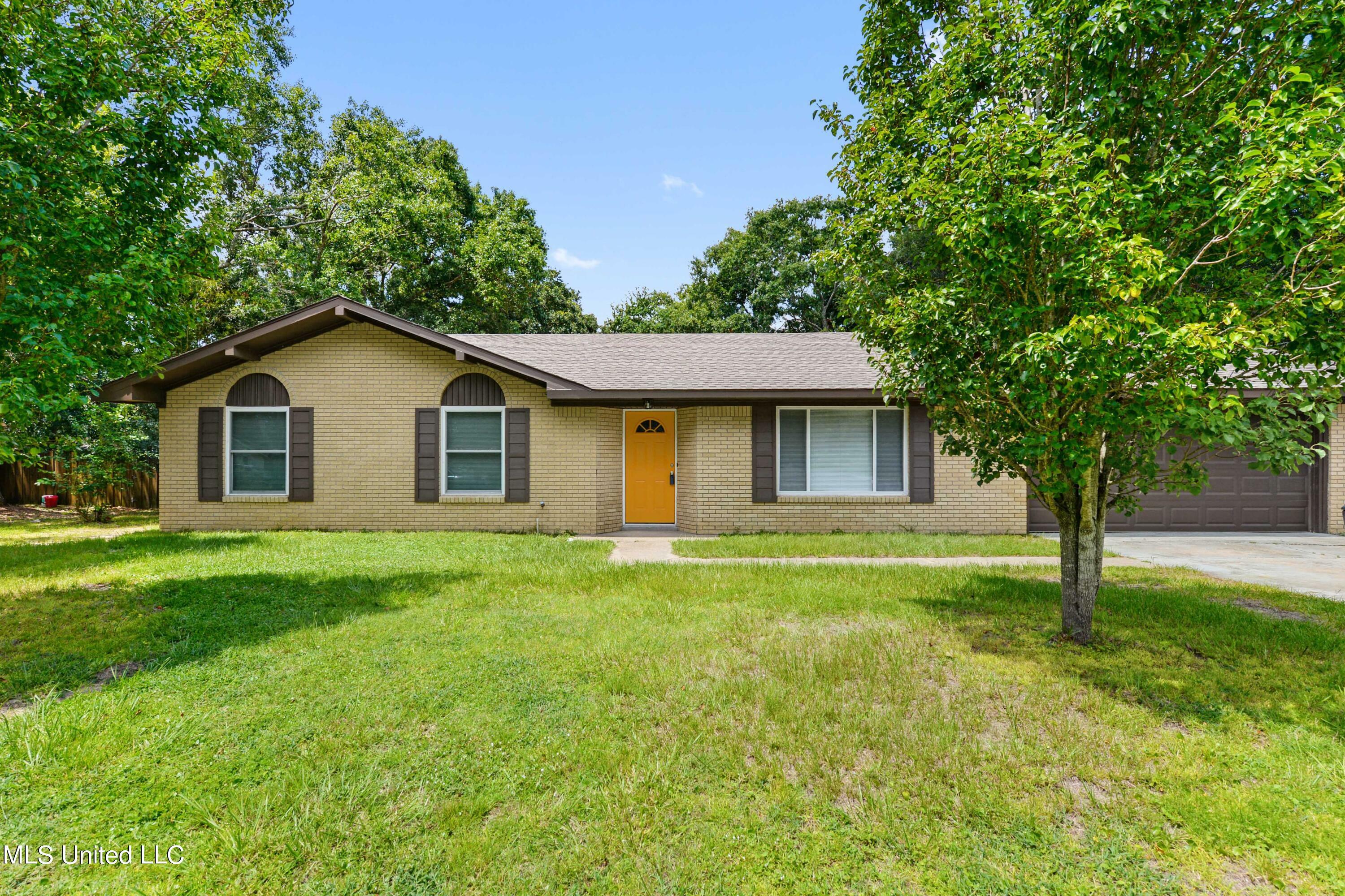 Property Photo:  213 Shady Lane Avenue  MS 39560 