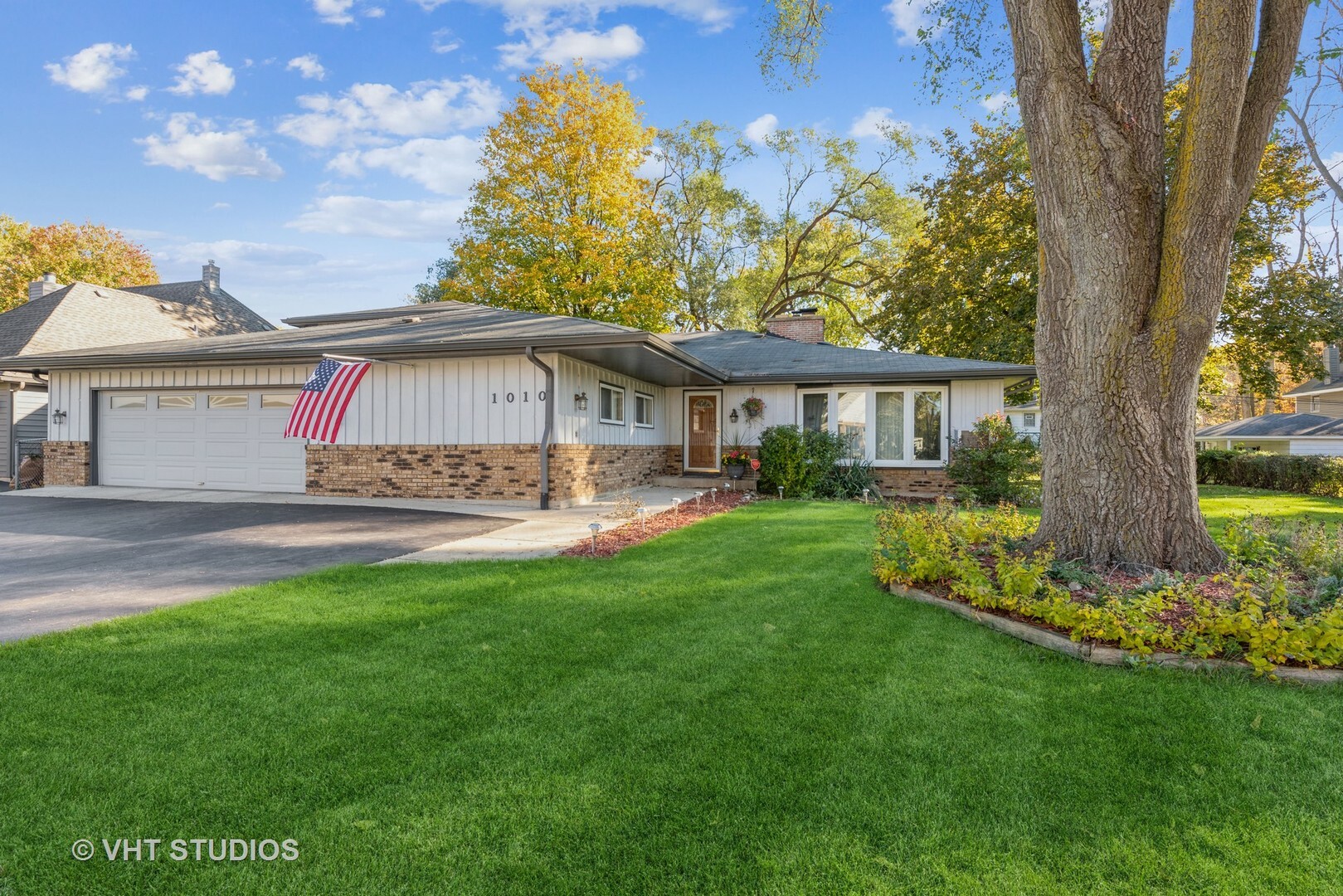 Property Photo: 1010 Washington Avenue IL 60084