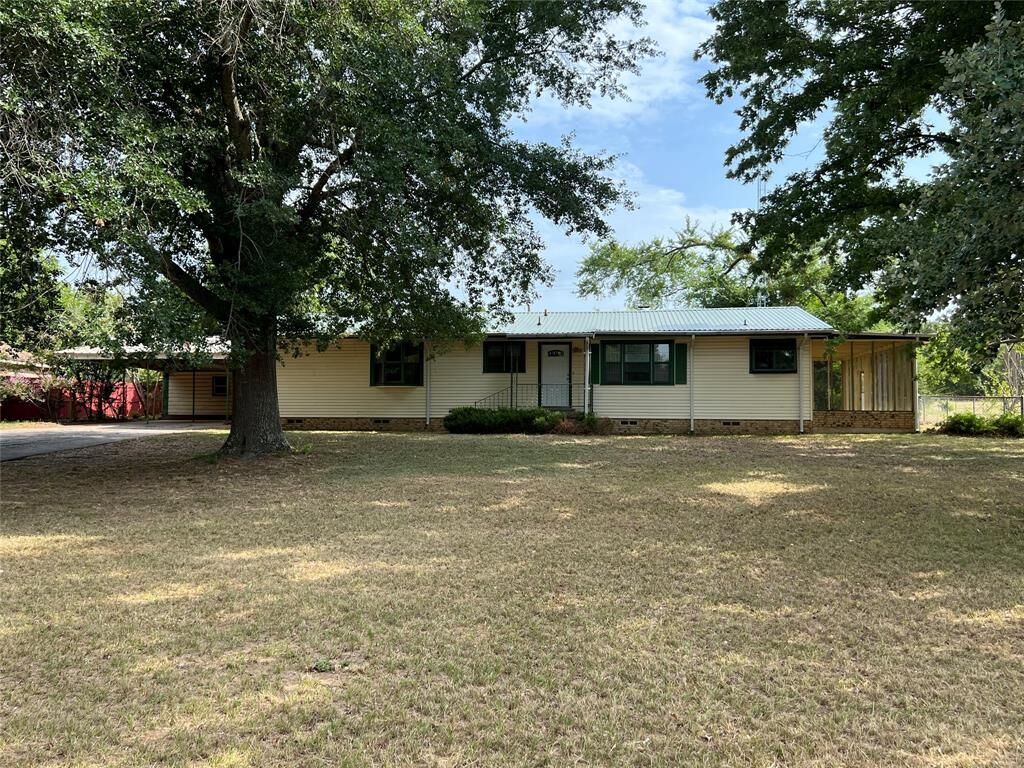 Property Photo: 3057 E US Hwy 80 TX 75773