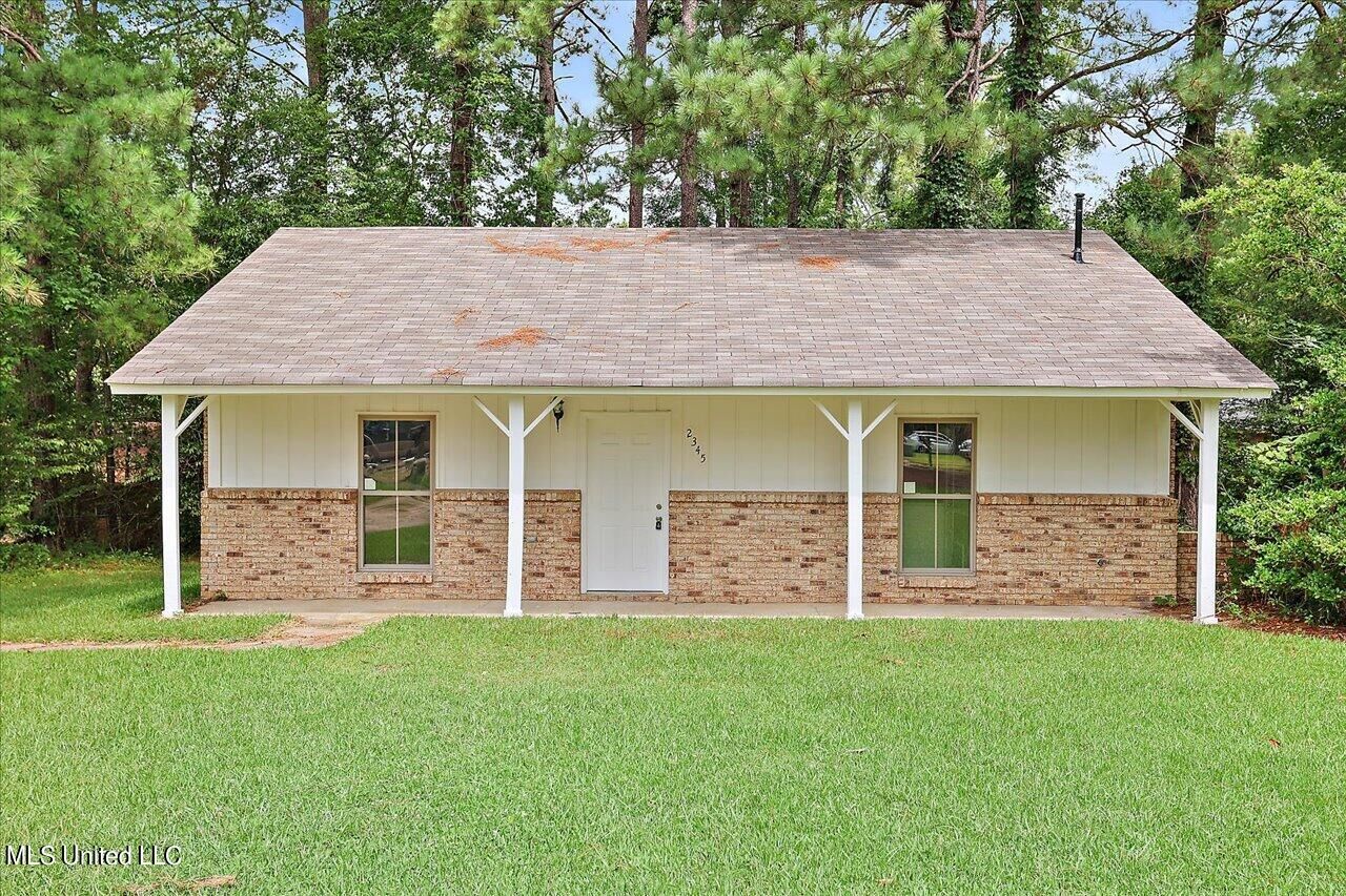 Property Photo:  2345 Laurel Oak Place  MS 39212 